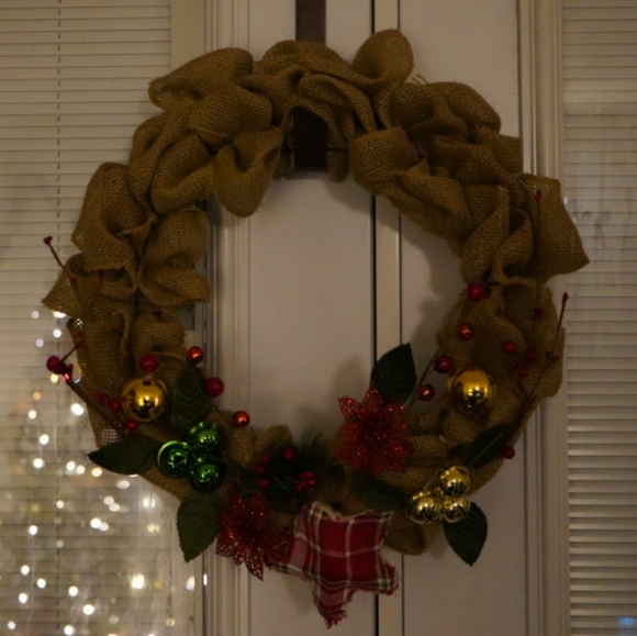 Homemade burlap Christmas wreath - Picture 2 of 5